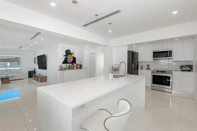 $939,000 | 825 Argonaut Isle, Dania Beach, FL 33004