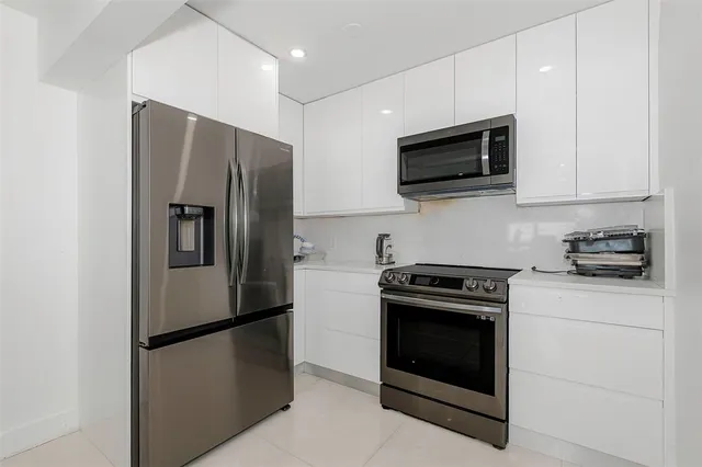 $939,000 | 825 Argonaut Isle, Dania Beach, FL 33004