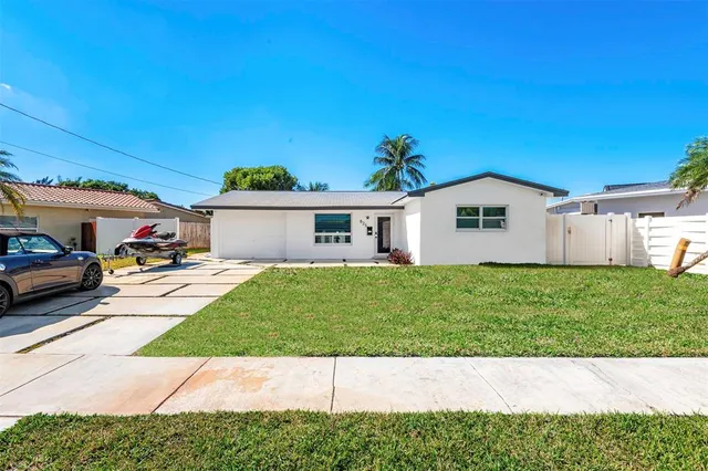 $939,000 | 825 Argonaut Isle, Dania Beach, FL 33004