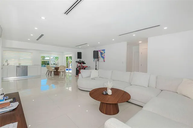 $939,000 | 825 Argonaut Isle, Dania Beach, FL 33004