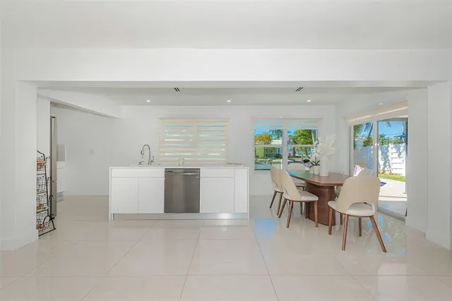 $939,000 | 825 Argonaut Isle, Dania Beach, FL 33004