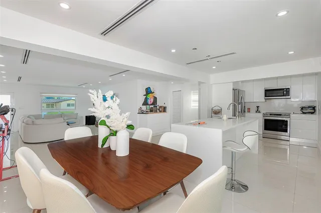 $939,000 | 825 Argonaut Isle, Dania Beach, FL 33004