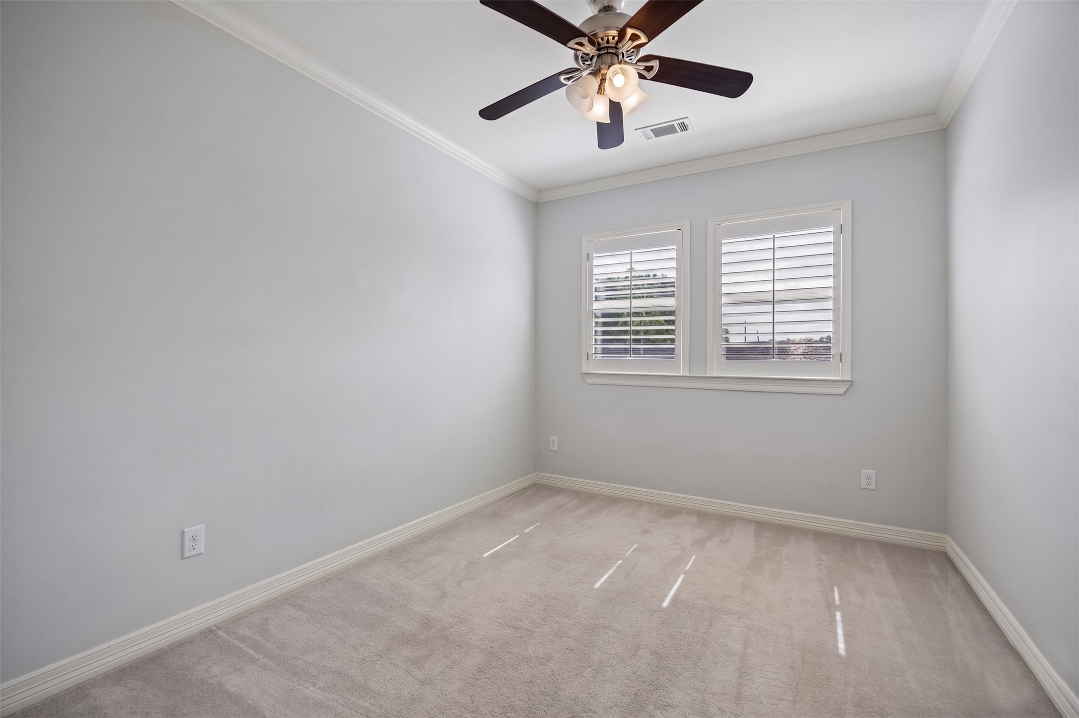 5121 Libbey Drive Houston, TX 77092 - Photo 14 of 24 Another guest bedroom upstairs offers Plantation shutters and great closet space.