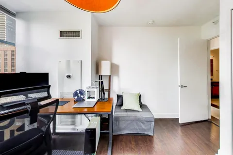 $855,000 | 201 North Westshore Drive, Unit 801, Chicago, IL 60601