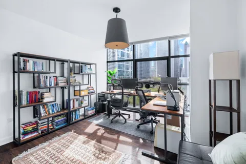 $855,000 | 201 North Westshore Drive, Unit 801, Chicago, IL 60601
