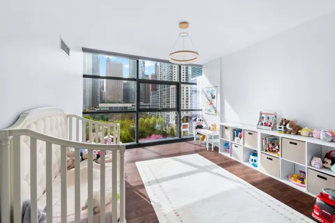 $855,000 | 201 North Westshore Drive, Unit 801, Chicago, IL 60601