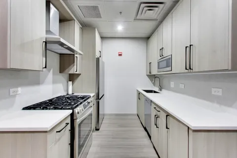 $855,000 | 201 North Westshore Drive, Unit 801, Chicago, IL 60601