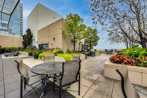 $855,000 | 201 North Westshore Drive, Unit 801, Chicago, IL 60601