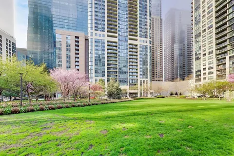 $855,000 | 201 North Westshore Drive, Unit 801, Chicago, IL 60601