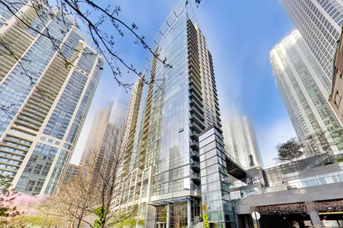 $855,000 | 201 North Westshore Drive, Unit 801, Chicago, IL 60601
