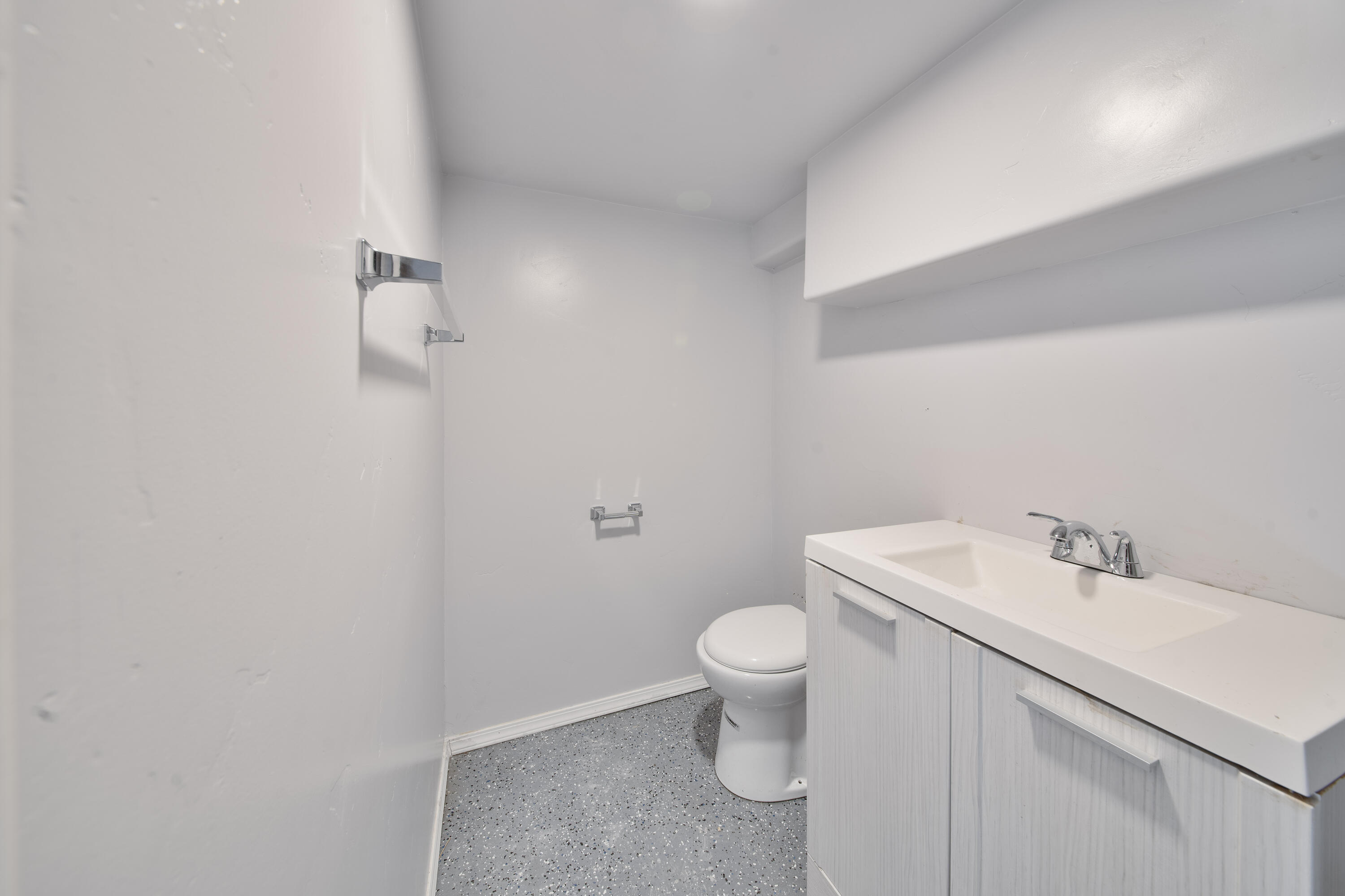 19341 Apache Road Bend, OR 97702 - Photo 22 of 28 basement half bath