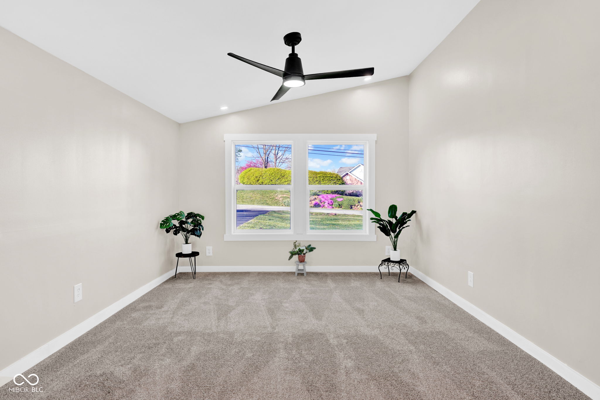 8311 West Old Nashville Road Columbus, IN 47201 - Photo 3 of 36