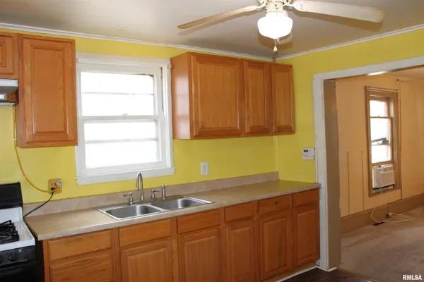 $29,900 | 491 North Cedar Street, Galesburg, IL 61401