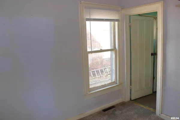 $29,900 | 491 North Cedar Street, Galesburg, IL 61401