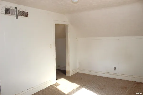 $29,900 | 491 North Cedar Street, Galesburg, IL 61401