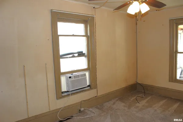 $29,900 | 491 North Cedar Street, Galesburg, IL 61401