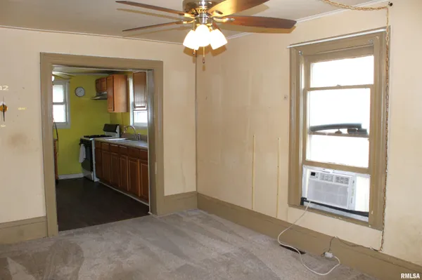 $29,900 | 491 North Cedar Street, Galesburg, IL 61401