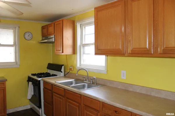 $29,900 | 491 North Cedar Street, Galesburg, IL 61401