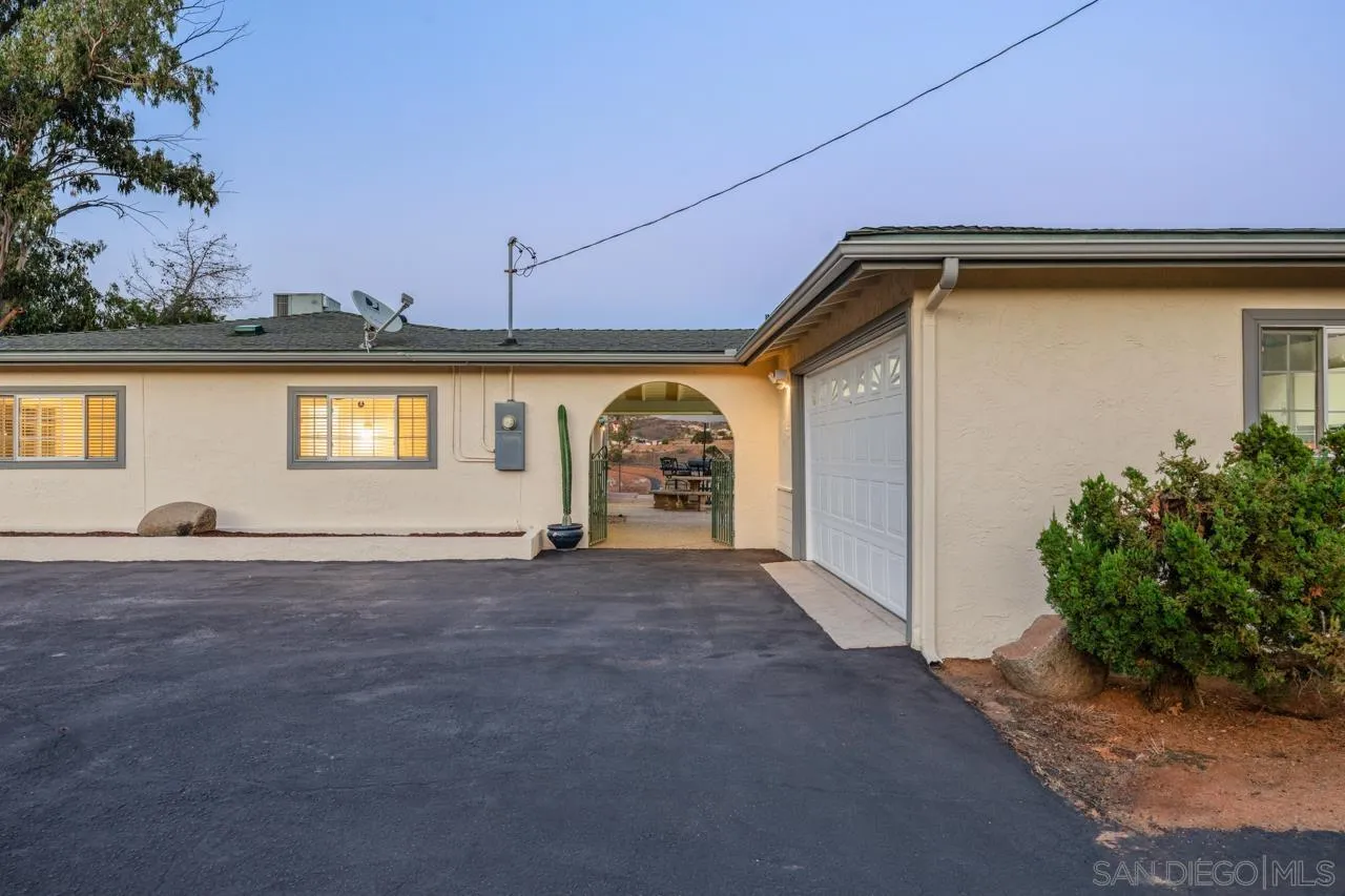 11330 Posthill Road Lakeside, CA 92040 - Photo 5 of 27 Gallery Image 5