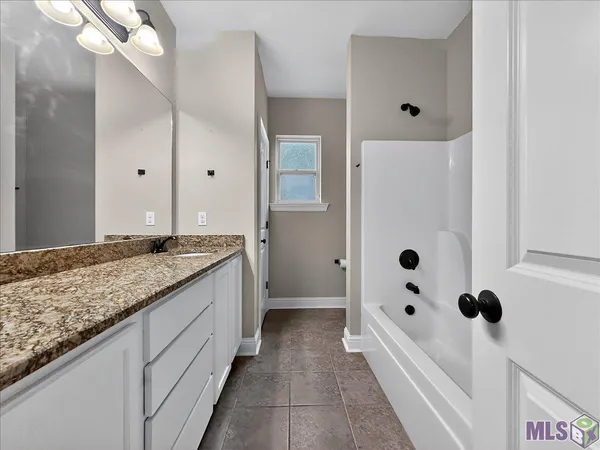 $299,900 | 39320 St Charles Avenue, Gonzales, LA 70737