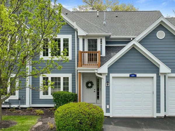 $425,000 | 935 Scotland Drive, Unit 963, Geneva, WI 53147