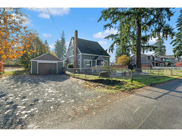 $929,900 | 7010 Southeast Lamphier Street, Milwaukie, OR 97222