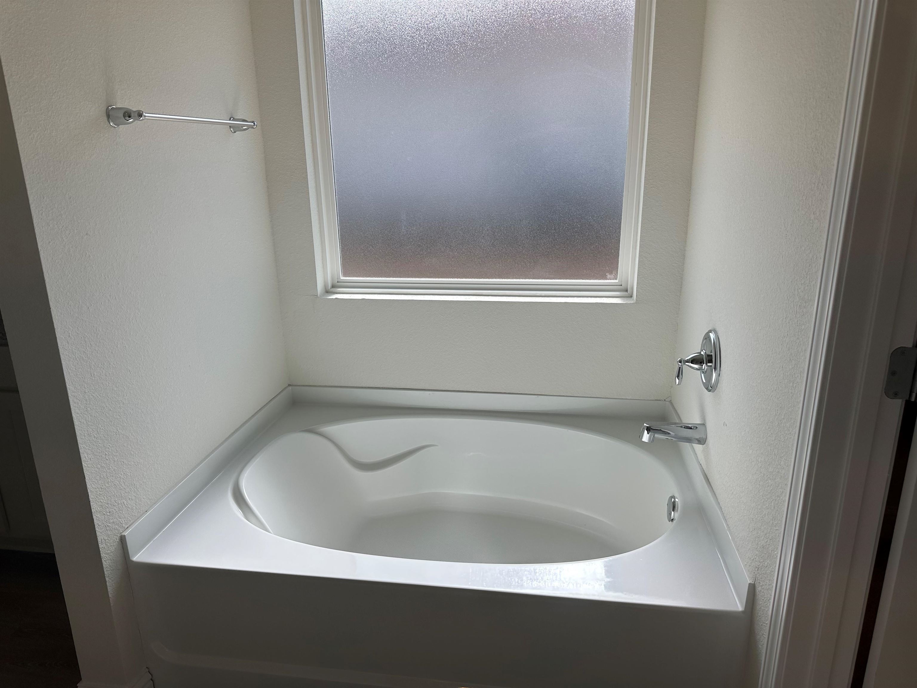 1893 Carly Street, Unit 43 Foley, AL 36535 - Photo 10 of 12 Soaking Tub