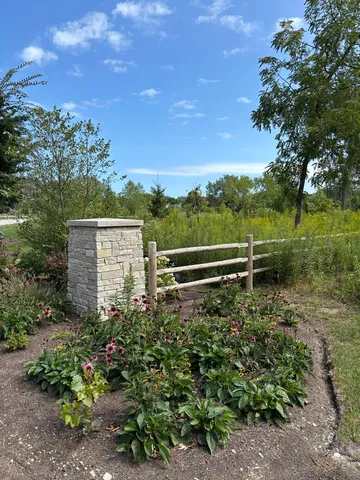 a sign on the side of the wall