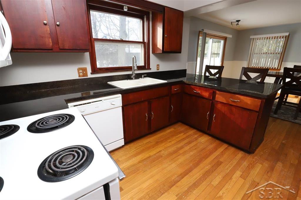 717 Columbia Road Midland, MI 48640 - Photo 7 of 25 31372250-6.JPG