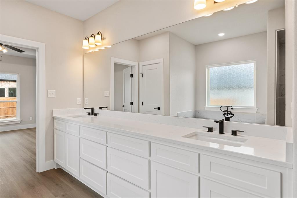 506 Limestone Circle Mabank, TX 75147 - Photo 16 of 33 a bathroom with double sink and a mirror