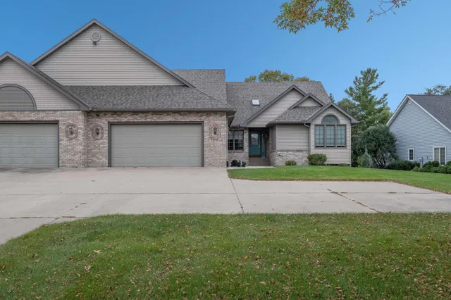 $600,000 | 109 Teton Court, Mankato, MN 56001