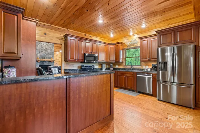 $1,175,000 | 110 Mountain Crest Drive South, Marion, NC 28752