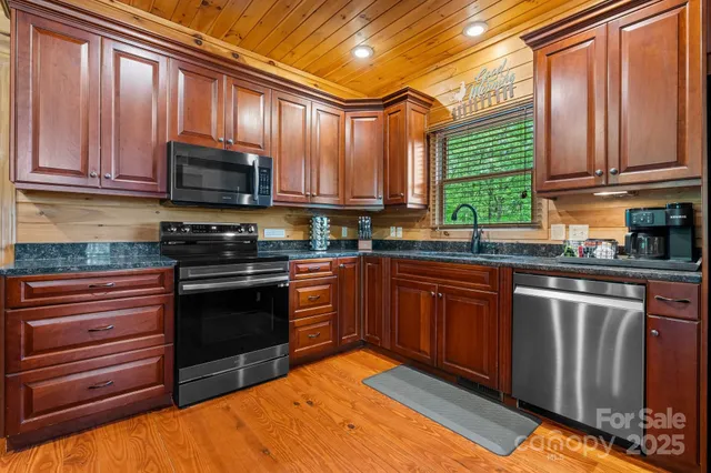 $1,175,000 | 110 Mountain Crest Drive South, Marion, NC 28752