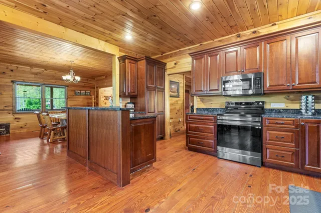 $1,175,000 | 110 Mountain Crest Drive South, Marion, NC 28752