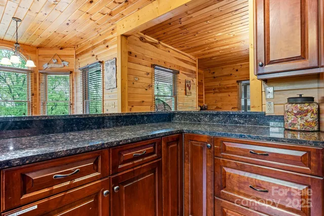 $1,175,000 | 110 Mountain Crest Drive South, Marion, NC 28752