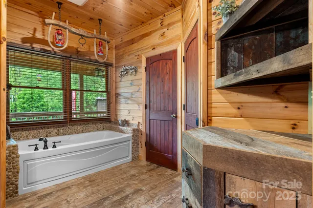 $1,175,000 | 110 Mountain Crest Drive South, Marion, NC 28752