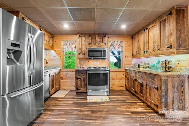 $1,175,000 | 110 Mountain Crest Drive South, Marion, NC 28752