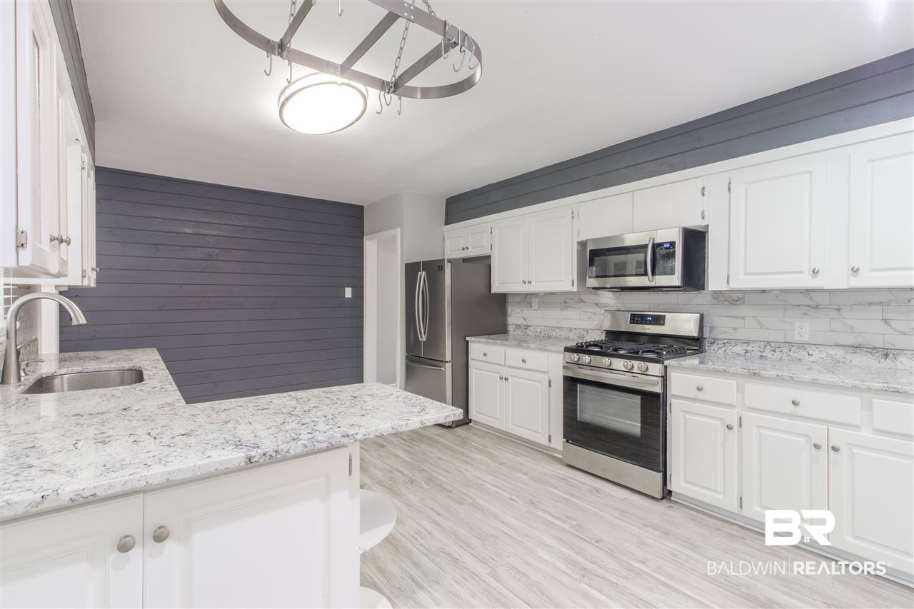 258 Jackson Boulevard Mobile, AL 36609 - Photo 2 of 31 Kitchen