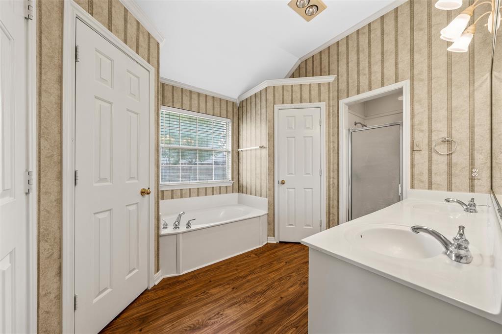 1041 Cheyenne Trail Hewitt, TX 76643 - Photo 14 of 37