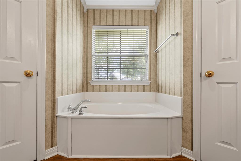 1041 Cheyenne Trail Hewitt, TX 76643 - Photo 16 of 37