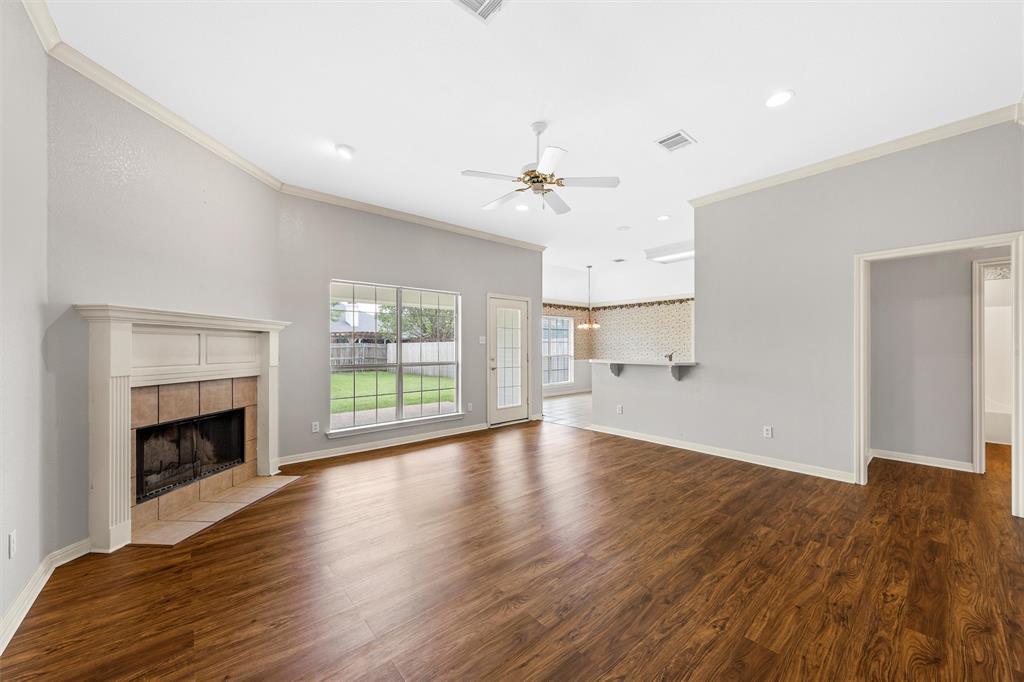 1041 Cheyenne Trail Hewitt, TX 76643 - Photo 3 of 37