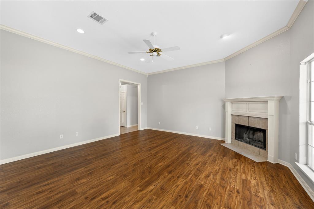 1041 Cheyenne Trail Hewitt, TX 76643 - Photo 4 of 37