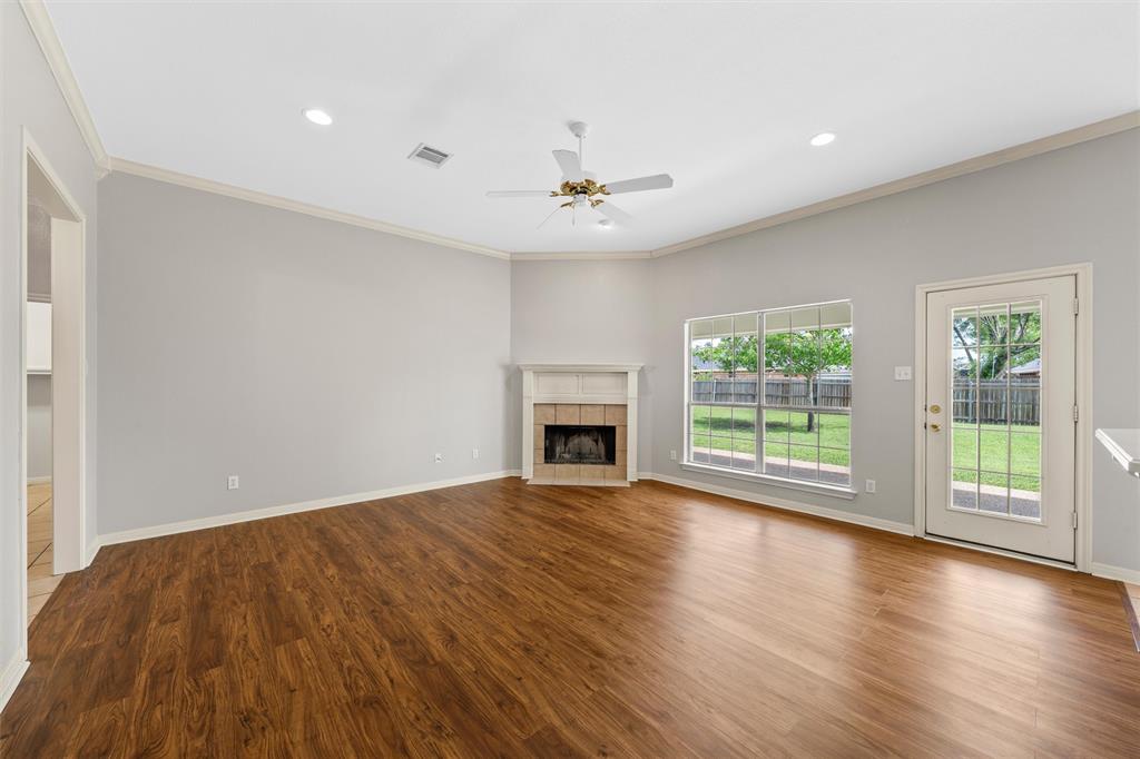 1041 Cheyenne Trail Hewitt, TX 76643 - Photo 5 of 37