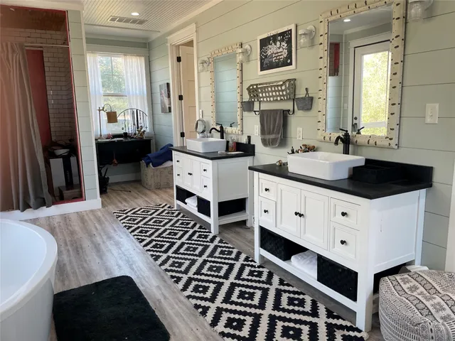 $380,000 | 18 East Trail, Normangee, TX 77871