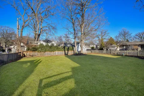 $938,000 | 541 Park Row, Glen Ellyn, IL 60137