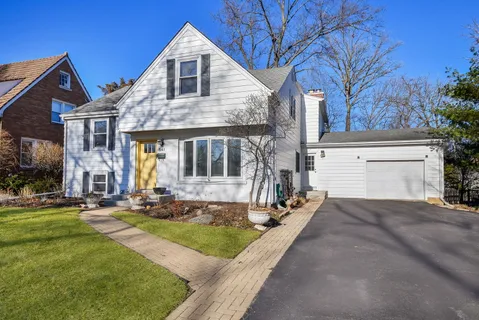 $938,000 | 541 Park Row, Glen Ellyn, IL 60137