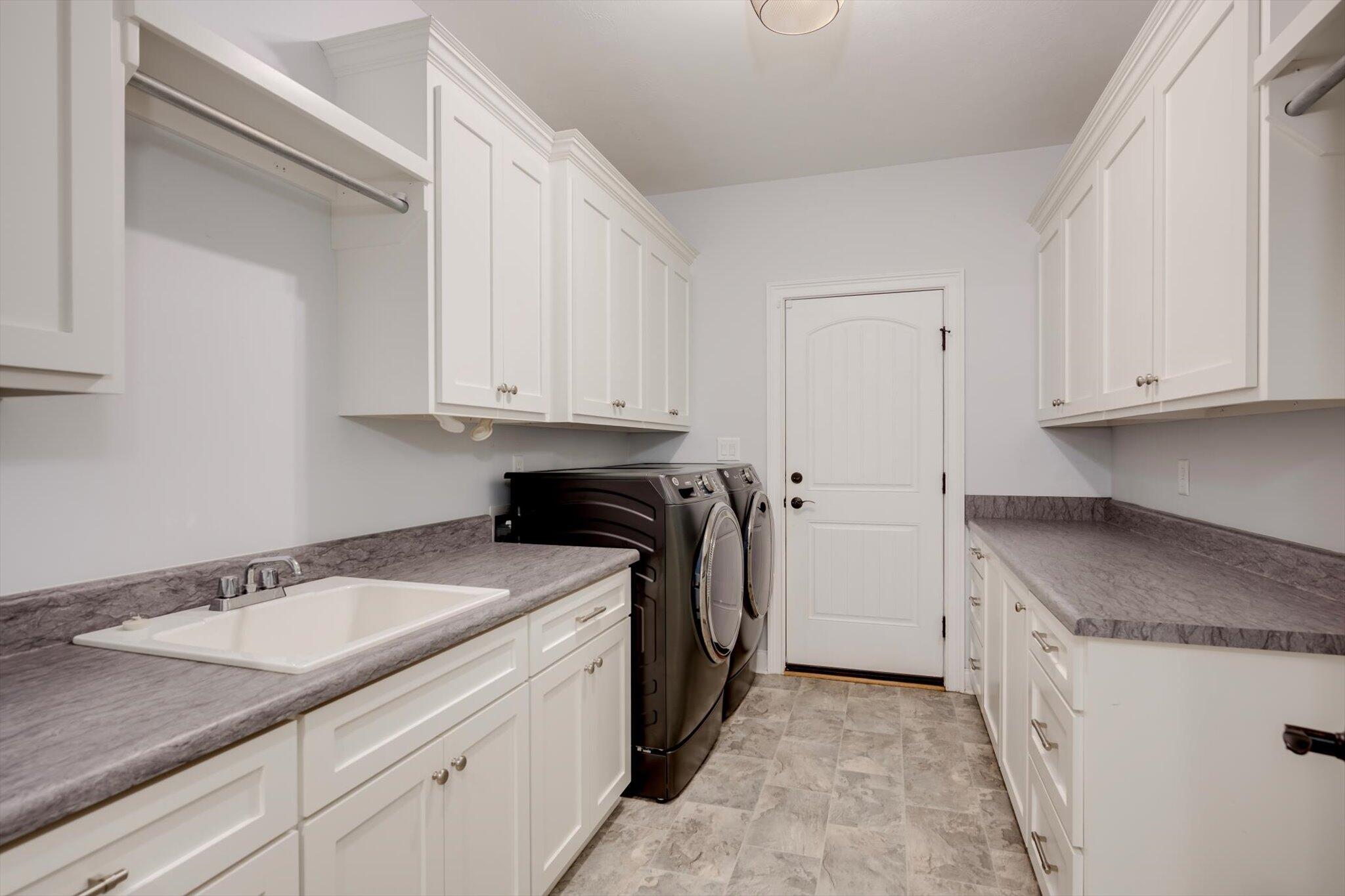 4062 Horsham Trail Dearing, GA 30808 - Photo 38 of 70 Laundry Room