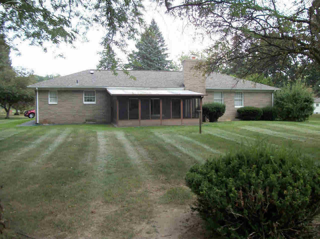 13280 North Road Fenton, MI 48430 - Photo 2 of 17 21368674-1.JPG