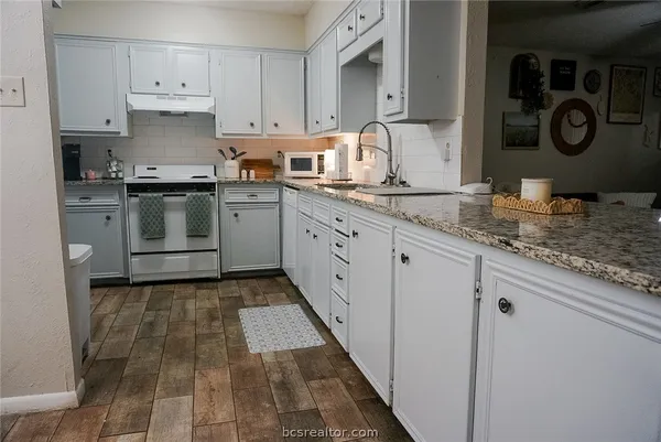 $1,000 | 1809 Wilde Oak Circle, Unit A, Bryan, TX 77802