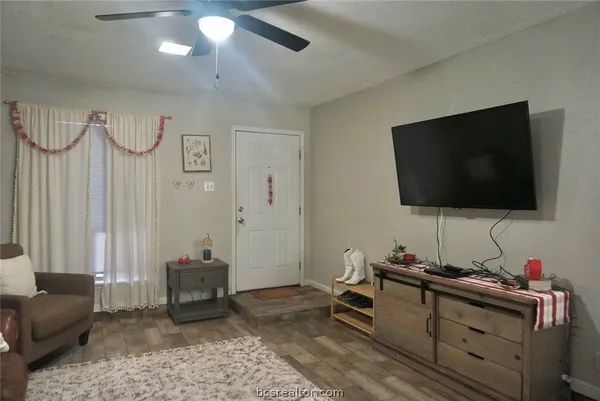 $1,000 | 1809 Wilde Oak Circle, Unit A, Bryan, TX 77802